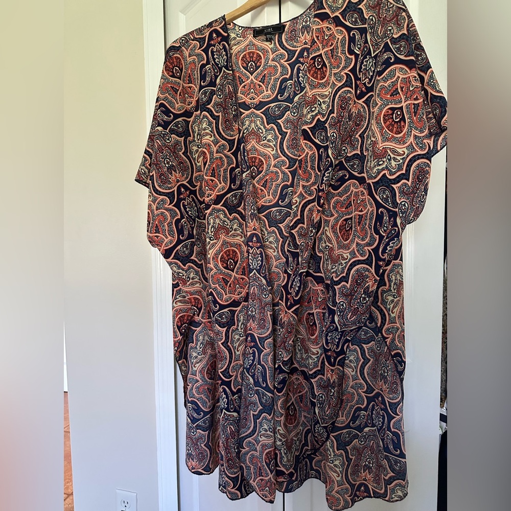 VIBE sportswear, women’s parsley kimono/wrap.